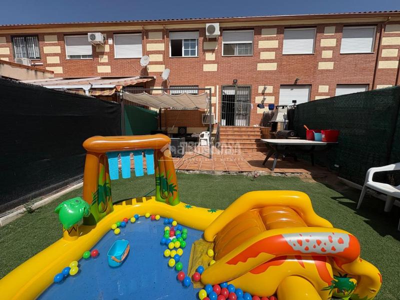 Foto efdca2e6-6cf3-454f-9b8d-7e4ccaa7f324. Casa aparellada amb calefacció a Alovera