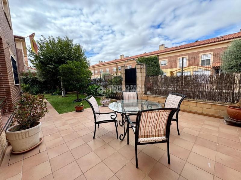 Foto c85d4720-b8d1-421c-9d0b-c524df12fbce. Doppelhaus mit heizung parking pool in Alovera