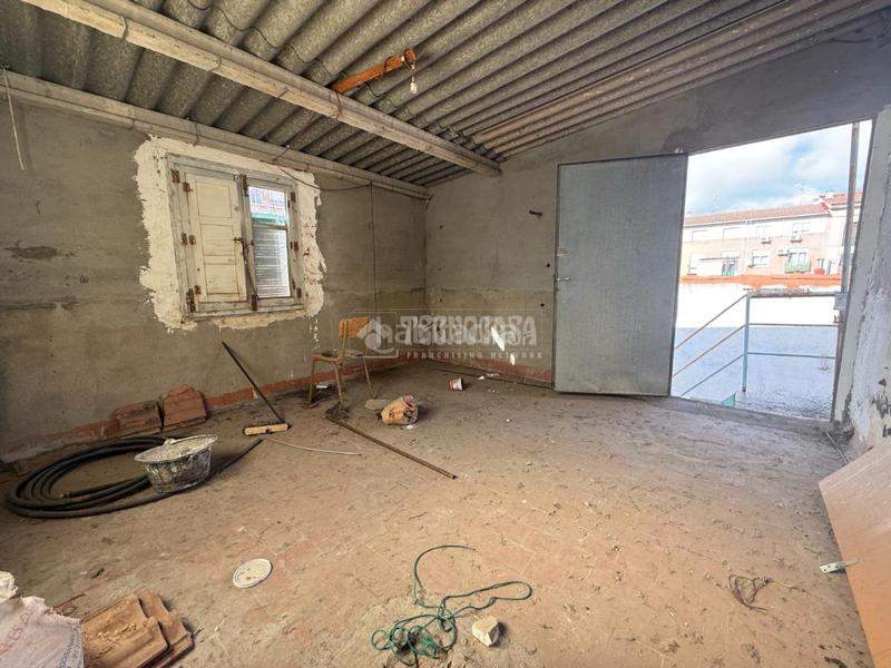 Foto 8ac2b6e6-6ed3-4f37-9a38-b3eeda7fe9b9. Haus mit parking in Alovera