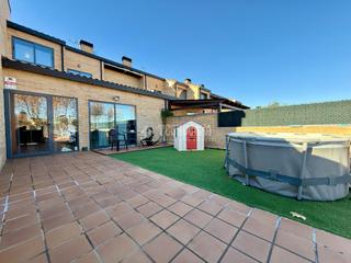 Casa pareada en Quer. Casa en venta en quer