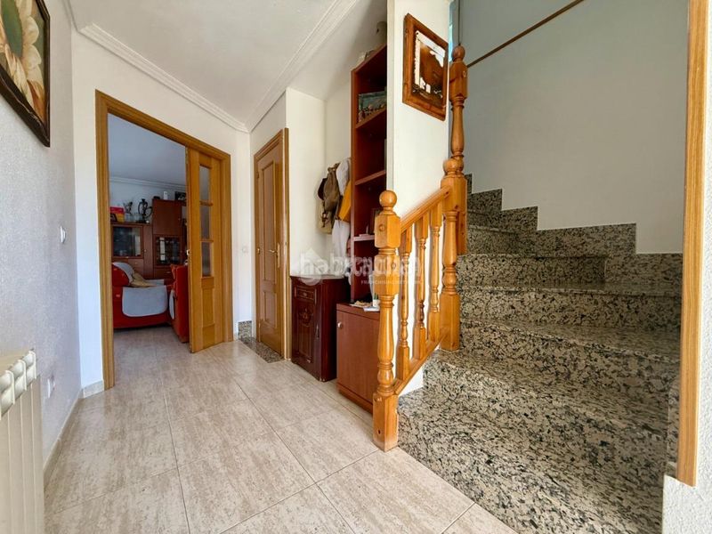 Foto 389c4cf5-7ea4-4029-95e1-8ebb6df16d13. Casa aparellada amb aparcament a Alovera