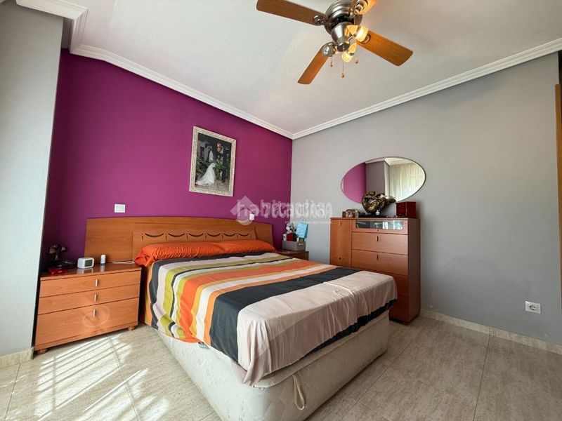 Foto 4d961275-97cc-4d49-99a2-3e9fe02beb6e. Casa aparellada amb aparcament a Alovera