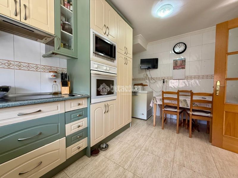 Foto 651129cb-e7eb-45ce-8f1f-345062816134. Casa aparellada amb aparcament a Alovera