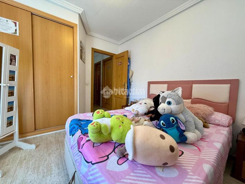 Foto ed7b5123-6d73-4c16-b9ff-ca7a22ed3117. Casa aparellada amb aparcament a Alovera