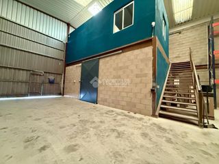 Business premise in Quer. Nave en venta en quer