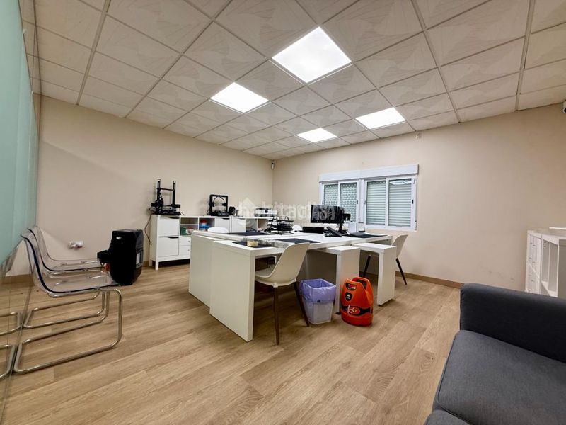 Foto daac5add-9df0-4f90-8f86-2b210ab6bbcc. Local comercial a Quer
