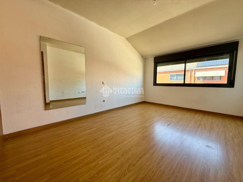Foto 0d6cf310-c198-4379-a1a8-d8dbba679719. Casa aparellada amb calefacció a Alovera