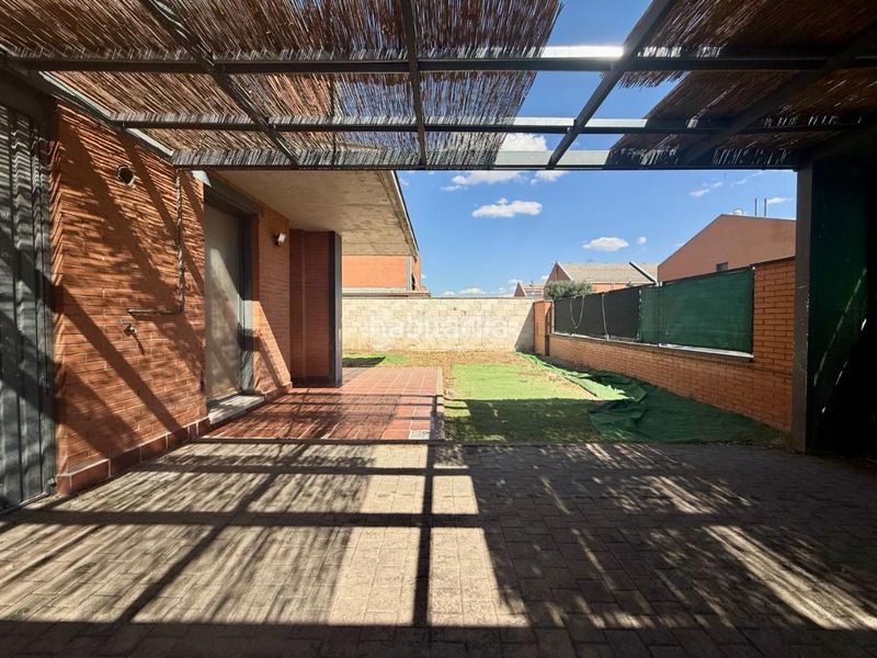 Foto 680f6d50-8bf9-4724-92a9-903e489f9cbf. Casa aparellada amb calefacció a Alovera