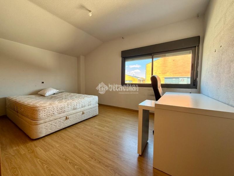 Foto b8c7de52-3544-4eb1-b524-237b6438ae46. Casa aparellada amb calefacció a Alovera