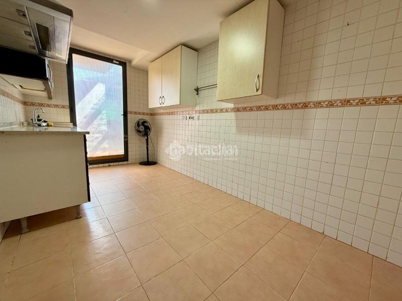 Foto ddd5bd56-9011-49dd-86e7-c808ac0549d7. Casa aparellada amb calefacció a Alovera