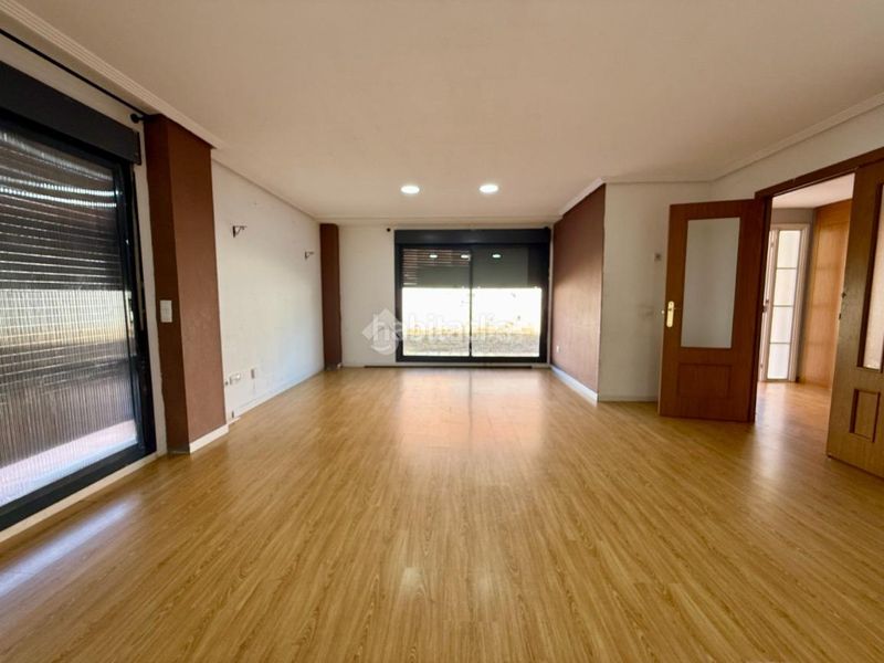 Foto ee6ce792-6763-4651-8f07-c0f83a3dd03c. Casa aparellada amb calefacció a Alovera