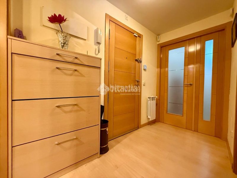 Foto f32b8443-8804-4439-a72c-d55d89f6e902. Pis amb calefacció aparcament a Alovera