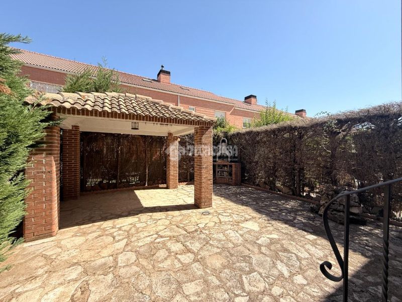 Foto 13f539ba-2f49-45a8-9282-e8a4fe3ee61b. Casa pareada casa en venta en Alovera