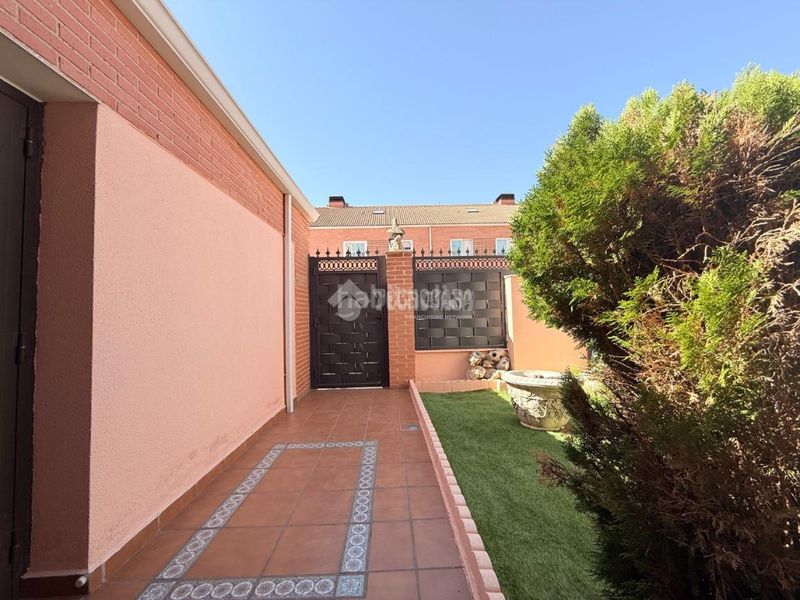 Foto 95652d9d-f3b1-4146-91ae-cac3dee86286. Casa pareada casa en venta en Alovera