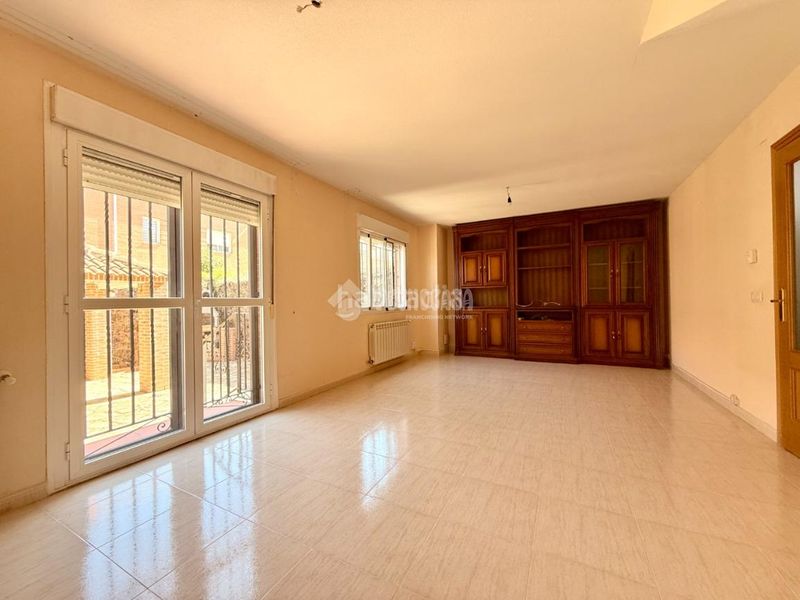 Foto 9a9cfceb-2590-464a-b55c-4539eb355523. Casa pareada casa en venta en Alovera