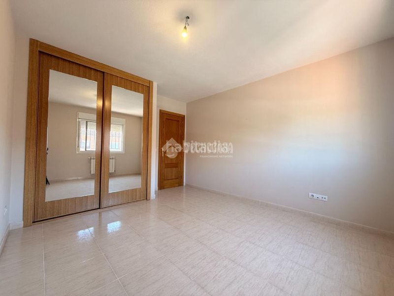 Foto db1ddb8b-be2f-468f-91b3-8376d90ec545. Casa pareada casa en venta en Alovera