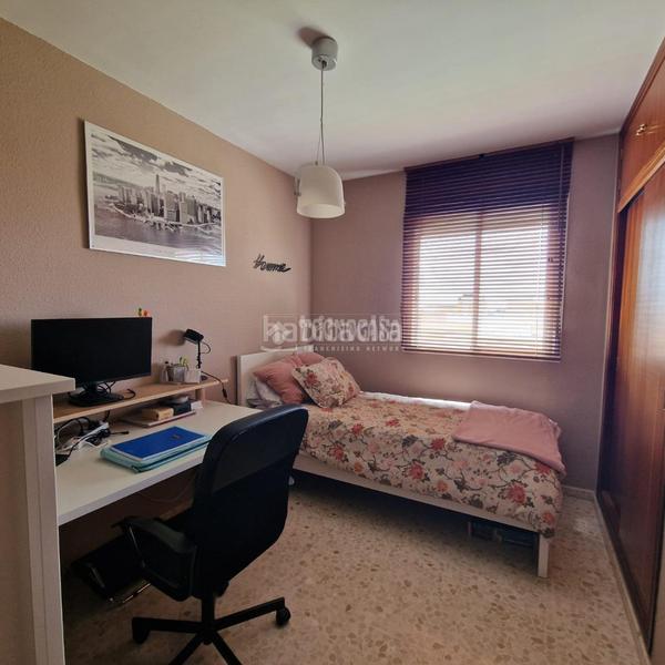 Foto 84744b90-0b1d-4545-9487-6a5988805a25. Piso  en venta en colores - entreparques Sevilla