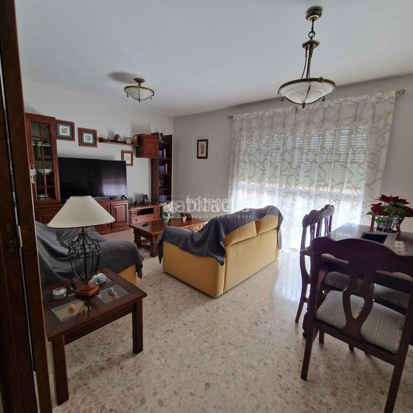 Foto 91c5a5d4-3ac2-4170-9f9d-392778a00eae. Piso  en venta en colores - entreparques Sevilla