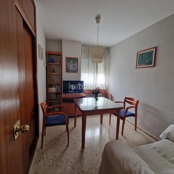 Foto c8ba1ea4-1822-4b82-992e-945284998e22. Piso  en venta en colores - entreparques Sevilla