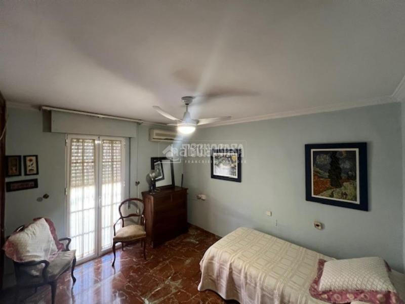 Foto 9d1200c9-e4b0-4e7e-abb2-c36afc666459. Casa pareada casa en venta en Urbadiez - Entrepuentes Sevilla