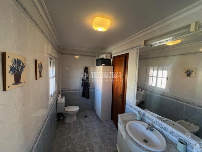 Foto a41f0f90-954f-47f2-9504-c6b6741cb318. Casa pareada casa en venta en Urbadiez - Entrepuentes Sevilla