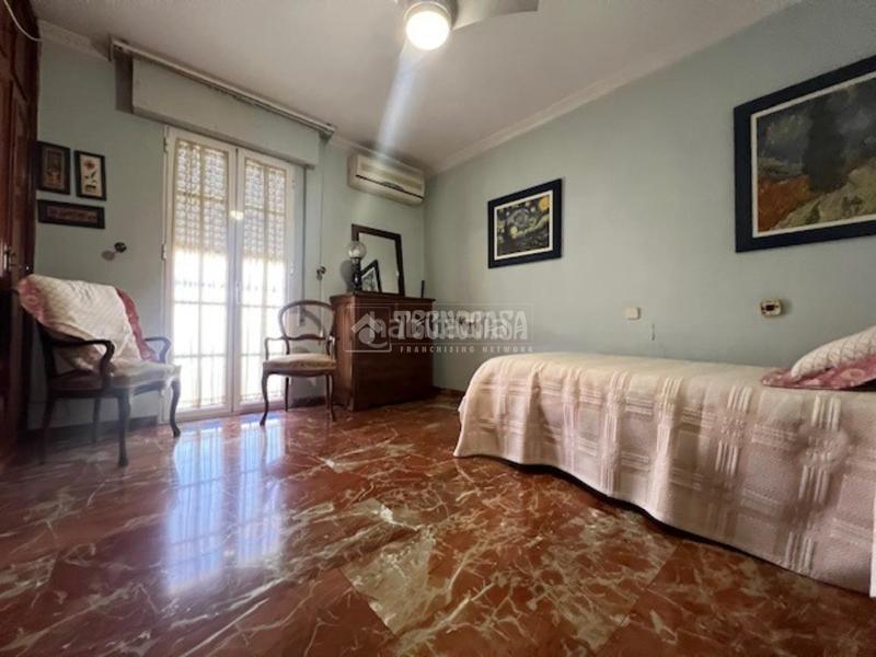 Foto b674e77f-d42e-426d-a889-4a24f28772cf. Casa pareada casa en venta en Urbadiez - Entrepuentes Sevilla