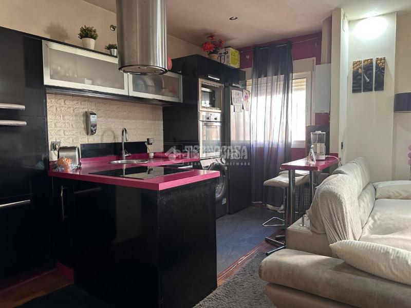 Foto 21d4e83b-e0eb-41ca-a6b8-96aed0bab6b0. Piso  en venta en colores - entreparques Sevilla