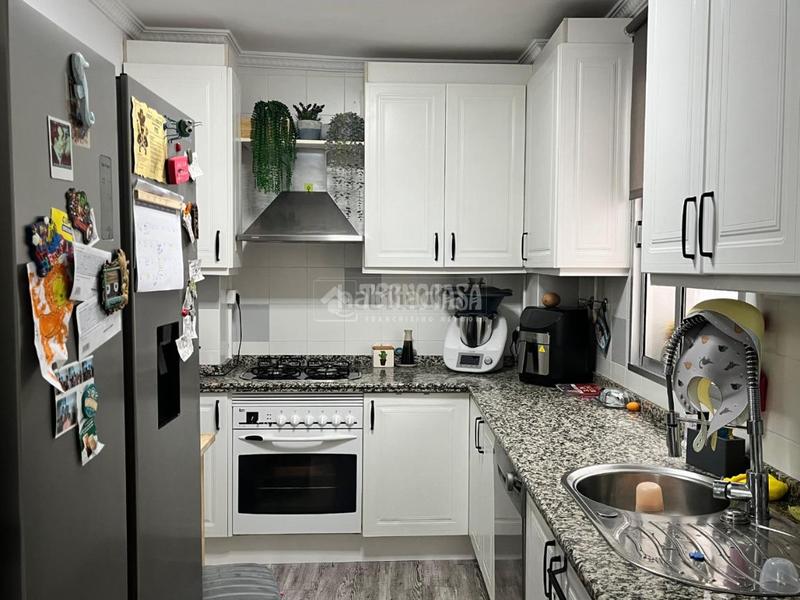 Foto 3cc55fbc-25cb-4f1a-80be-0be2fa22bc8a. Piso  en venta en colores - entreparques Sevilla