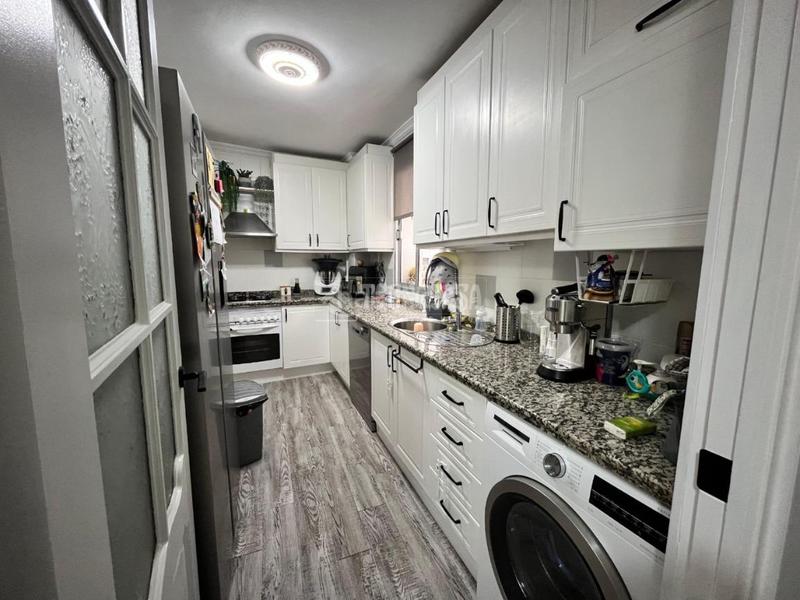 Foto 61df208e-9ba0-45db-957a-3d7362d3f2c8. Piso  en venta en colores - entreparques Sevilla