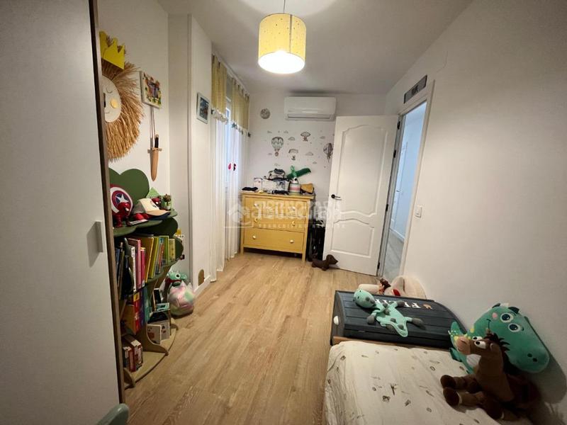 Foto beaac2b3-f930-43f2-b980-d8021271bbc8. Piso  en venta en colores - entreparques Sevilla