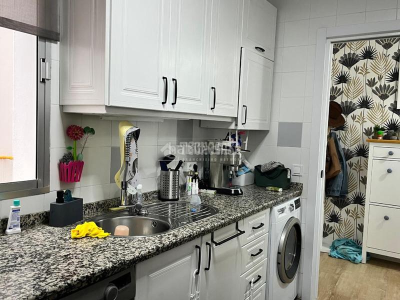 Foto c6c14d65-a20e-46fd-a353-3b6fe8d686fc. Piso  en venta en colores - entreparques Sevilla