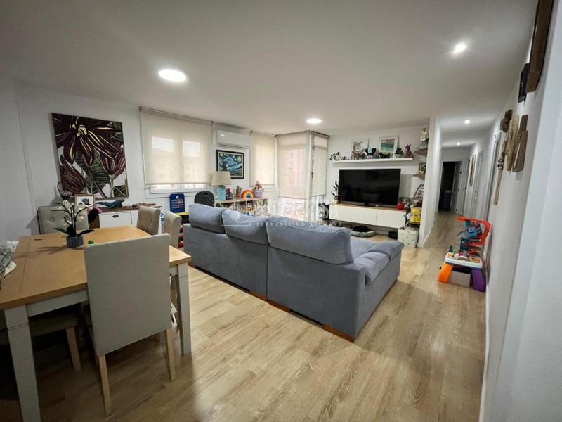 Foto f4ae51f5-f4ad-4aef-a59a-97c1144b8596. Pis amb calefacció a colores - entreparques Sevilla