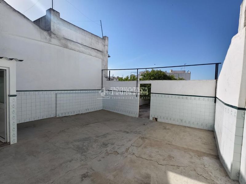 Foto 9fd6b5ab-5e08-45a1-aadc-8fb61a7f8497. Casa aparellada a Montilla