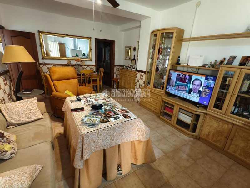 Foto bf0f8c49-ad55-4653-b56e-c32490c8d33a. Casa aparellada a Montilla
