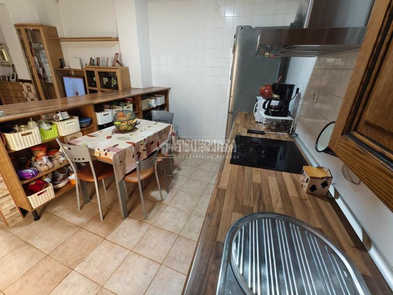 Foto e68850d7-dd33-4738-810e-99e377fad0b2. Casa aparellada a Montilla
