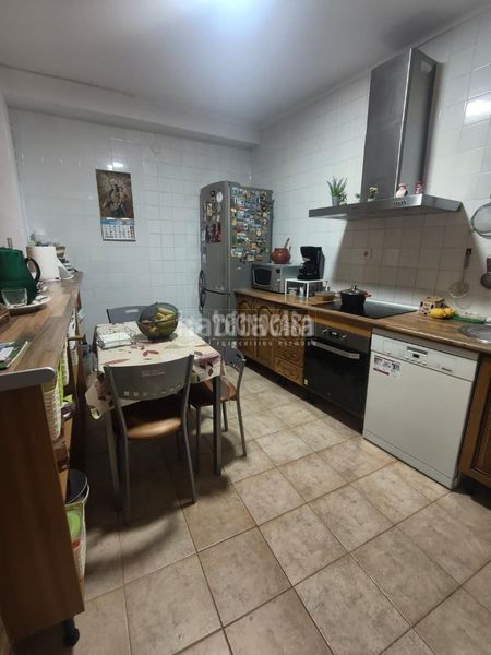Foto f0970a57-9d2e-4310-968b-6f2916c71f6e. Casa aparellada a Montilla