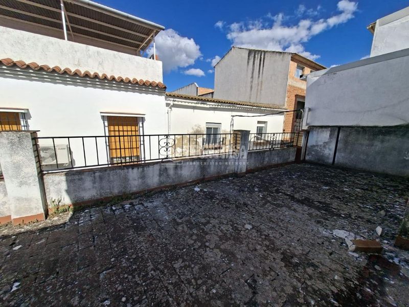 Foto c393bf84-b5fb-4f85-bc30-6f70d18de360. Casa a Montilla