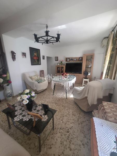 Foto 9ea3b3ea-b945-49e9-ac46-e297d9315fe2. Casa amb aparcament a Montilla