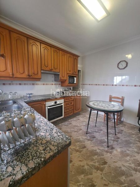 Foto a7a5b2de-9f40-4fa7-b00d-12e5da90ae7b. Casa amb aparcament a Montilla