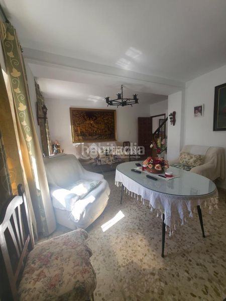 Foto b9217bd4-23e6-41ed-b99a-6da7bb791e50. Casa amb aparcament a Montilla
