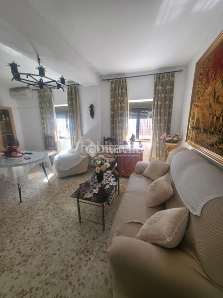 Foto f0c69d8f-3e3e-45be-a0d3-089930b6b3d8. Casa amb aparcament a Montilla