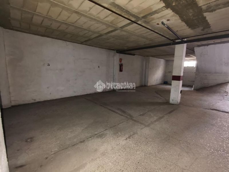 Foto f330da57-f8f9-4d75-86c6-6bc7aeab33cd. Posto auto in Montilla