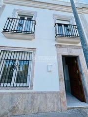 Casa aparellada a Montilla. Casa en venta en montilla