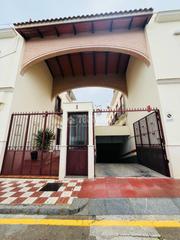Casa aparellada a Montilla. Casa en venta en montilla