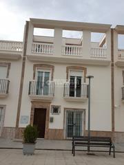 Casa aparellada a Montilla. Casa en venta en montilla