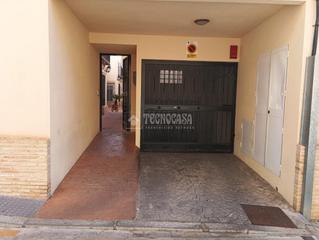 Casa aparellada a Montilla. Casa en venta en montilla