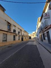 Casa aparellada a Montilla. Casa en venta en montilla