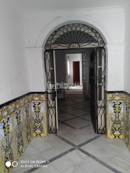 Foto 2bab82fe-82af-4a57-9431-54ca6f1fecab. Casa pareada casa en venta en Centro Utrera