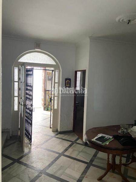 Foto b6e163f3-9e6b-42ad-af4a-44dfb377e30e. Casa pareada casa en venta en Centro Utrera