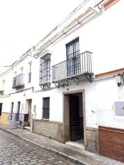 Casa aparellada en Centro. Casa en venta en utrera